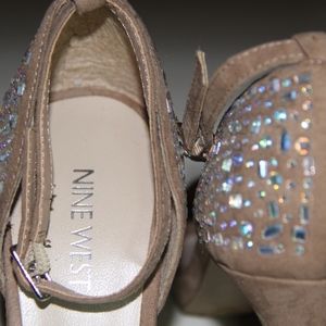 NINE WEST KHAKI HEELS REDCARPTX5